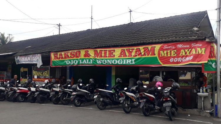 Bakso & Mie Ayam Ojo Lali, 1. Mie Ayam Lek Wie, 2. Mie Ayam Pak Yanto, 3. Mie Ayam Pak Kribo, 4. Mie Ayam Pangsit Pak Jo, 5. Mie Ayam Bakso Podomoro, 6. Bakso & Mie Ayam Ojo Lali, 7. Mie Ayam Bakso Ngudi Rahayu, 8. Kedai Mie Ayam Lek Wie, 9. Angkringan omah kali, 10. Kedai Mie Ayam Gading, 11. Bakmi 515, Muntilan, 12. Bakso Balungan Pak Granat, 13. Bakso Lezat, Secang Temanggung, 14. Dapure Mbok Yess, Muntilan, 15. Dewi Indah Chinese Food MTL, Semaken, 16. Kedai Kaptenku, 17. Mie Ayam Bangka Dan Mie Sapi ABC, Muntilan, 18. Ngombe Leh Borobudur, Wanurejo, 19. PS YAMIEN, 20. RM. Sari Alam, Ruko Grand Cawang, 21. Mie Ayam Jujugan, 22. Mie Ayam Pelangi, 23. Mie Ayam Alam Segar, 24. Mie Ayam Alband, 25. Mie Ayam Pak Slamet, 26. Mie Ayam Pak Rohmadi, 27. Kedai Mie Ayam Spesial “CJDW”, 28. Kedai MIKANA MAXI