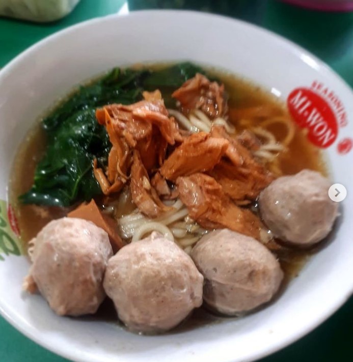 Bakso Mie Ayam Pak Hadi Putra via Instagram.com @kulinerdisemarangku, 1. Mie ayam 99, 2. Mie Ayam Rumput, 3. Mie Ayam Pak Joko, 4. Mie Ayam Happy, 5. Mie Ayam Haris, 6. Mie Ayam Pak Min, 7. Mie Ayam Srikandi, 8. Bakso Mie Ayam Pak Hadi Putra, 9. Mie Ayam Obat Lapar, 10. Bakso dan Mie Ayam Mas No, 11. Bakso So’un dan Mi Ayam Sompok 21, 12. Mi Bandung GG Belakang Pak Min, 13. Mie Ayam Cakar Bakso Pak Joko, 14. Bakmi Ayam Jakarta Gajah Jaya, 15. Mie Ayam Dan Bakso Urat Jayasari Pak Sigit, 16. Mie Ayam Ceker Sido Mampir, 17. Mie Ayam Bakso Pak Soyo Wonogiri, 18. Mie Ayam Pak Cip, 19. Mie Ayam Ceker Bang Jony, 20. Mie Ayam &amp; Bakso Mbak Yanti, 21. Mie Ayam Pak Teguh, 22. Mie Ayam AAA Ngaliyan, 23. Mie Ayam Si Jonti, 24. Mie Jakarta 69, 25. Bakmi Keriting Bangka, 26. Mie Ayam Bakso Tunggal Rasa, 27. Mie Ayam Ceker Pak Bonci, 28. Mie Ayam Ceker Bu Sum, 29. Depot Bakso Mercon dan Mie Ayam CJDW