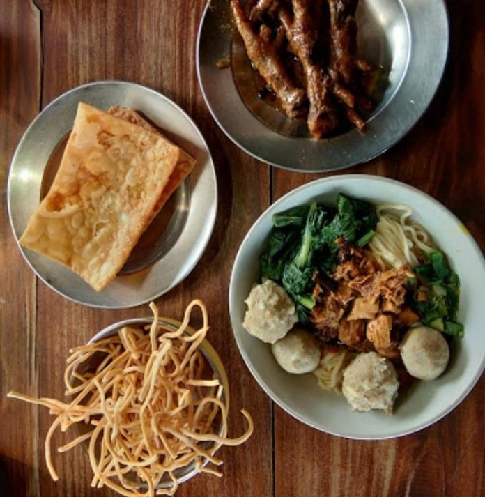 Bakso So’un dan Mi Ayam Sompok 21, 1. Mie ayam 99, 2. Mie Ayam Rumput, 3. Mie Ayam Pak Joko, 4. Mie Ayam Happy, 5. Mie Ayam Haris, 6. Mie Ayam Pak Min, 7. Mie Ayam Srikandi, 8. Bakso Mie Ayam Pak Hadi Putra, 9. Mie Ayam Obat Lapar, 10. Bakso dan Mie Ayam Mas No, 11. Bakso So’un dan Mi Ayam Sompok 21, 12. Mi Bandung GG Belakang Pak Min, 13. Mie Ayam Cakar Bakso Pak Joko, 14. Bakmi Ayam Jakarta Gajah Jaya, 15. Mie Ayam Dan Bakso Urat Jayasari Pak Sigit, 16. Mie Ayam Ceker Sido Mampir, 17. Mie Ayam Bakso Pak Soyo Wonogiri, 18. Mie Ayam Pak Cip, 19. Mie Ayam Ceker Bang Jony, 20. Mie Ayam &amp; Bakso Mbak Yanti, 21. Mie Ayam Pak Teguh, 22. Mie Ayam AAA Ngaliyan, 23. Mie Ayam Si Jonti, 24. Mie Jakarta 69, 25. Bakmi Keriting Bangka, 26. Mie Ayam Bakso Tunggal Rasa, 27. Mie Ayam Ceker Pak Bonci, 28. Mie Ayam Ceker Bu Sum, 29. Depot Bakso Mercon dan Mie Ayam CJDW