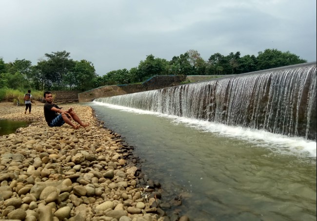 Bendungan Kletak Farul M, 1. Pantai Pasir Kencana, 2. Curug Muncar, 3. Curug Bajing , 4. Pantai Slamaran , 5. Museum Batik Pekalongan, 6. Pantai Sunter Depok Indah, 7. Puncak Hanoman Gunung Kendalisodo, 8. Linggo Asri, 9. Kebun Teh Kaliboja, 10. Lolong Adventure, 11. International Batik Center , 12. Gunung Rogojembangan , 13. Wisata Watu Ireng , 14. Pantai Wonokerto , 15. Bukit Pawuluhan, 16. Wisata Mangrove Park Pekalongan, 17. Blackcanyon Petungkriyono, 18. Wisata Curug Madu, 19. Curug Bidadari Jolotigo , 20. Curug Cinde, 21. Monumen Pekalongan, 22. Alun-alun Kota Pekalongan, 23. Alun-alun Bebekan Kedungwuni, 24. Kali Paingan, 25. Curug Lawe, 26. Bendungan Kletak, 27. Curug Blanten, 28. Curug Bekakak, 29. Jembatan Lengkung Surabayan, 30. Taman Kuripan Pekalongan “Nursery Horikultura, 31. Pantai Sari Pekalongan, 32. Bengkelung Park, 33. Kolam Renang Banyubiru Pekalongan, 34. Taman Lapangan Bebekan, 35. Wisata Ciblon, 36. Zatoland Waterboom, 37. Bukit Bintang Kutorojo, 38. La’Ranch Glamping, 39. Telaga Sigebyar Mangunan, 40. Sipare Green Park, 41. Km 0 Pekalongan, 42. Wisata Danau Alkautsar, 43. Dino Park Soko Langit Pekalongan, 44. Masjid Agung Al-Jami Pekalongan, 45. Wisata Bahari PPNP, 46. Nasi Megono Bu Suli – Wisata Kuliner khas Pekalongan , 47. Pusat Grosir Setono