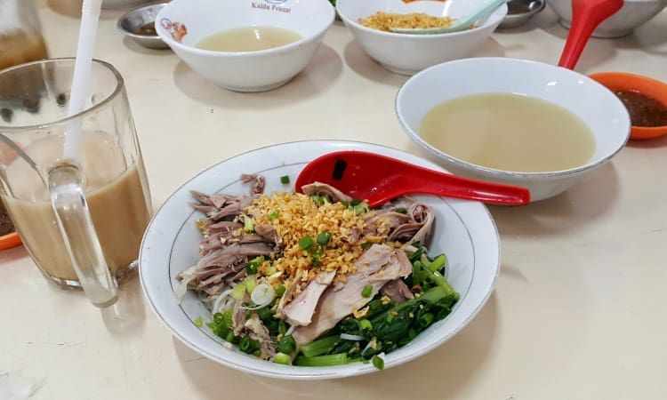 Bihun Asie Kumango, 1. Kedai Durian Ucok, 2. Merdeka Walk Medan, 3. Mie Ayam Kumango, 4. Kedai Kopi Apek, 5. Tip Top Medan, 6. Bihun Asie Kumango, 7. Mie Sop Methodist, 8. Kari Bihun Tabona, 9. Wajir Seafood, 10. Sate Memeng H. Muhammad Saimin, 11. Lontong Kak Lin, 12. Teh Susu Telur (TST) Pak Haji, 13. Rumah Makan Sipirok Medan, 14. Mie Aceh Titi Bobrok Medan, 15. RM Soto Sinar Pagi, 16. Jalan Semarang, 17. Johor Seafood, 18. Martabak Yurich, 19. Kuliner Pagaruyung, 20. Bakmi Hock Seng, 21. Rujak Kolam Takana Juo, 22. Bakmi Shanghai, 23. Kari Bihun Tabona, 24. Martabak Gapa, 25. Nasi Ayam Mama Koki, 26. Murni Martabak Piring, 27. Kesawan Square