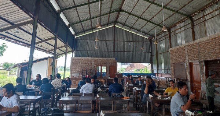 Blandongan aghan raafiud, 1. Bukit Bintang Jogja, 2. Jalan Legendaris Jogja ‘Malioboro’, 3. Tempo Gelato Jogja, 4. House Of Raminten Jogja, 5. Silol Kopi &amp; Eatery, 6. Filosofi Kopi Jogja, 7. Legend Coffee, 8. Cafe Brick, 9. Roaster and Bear Jogja, 10. Mato Kopi, 11. Epic Coffee &amp; Epilog Furniture, 12. Blanco Coffee and Book Jogja, 13. Alun-alun Kidul Jogja, 14. Kawasan Nol Kilometer Jogja, 15. Angkringan Kopi Jos Lik Man, 16. Secret Garden Coffee and Chocolate, 17. Watu Langit, 18. ROEMI Xtraordinary Ice Cream, 19. Peacockoffie Palagan, 20. Awan Mbengi Coffee &amp; Tea, 21. Oppa Keopi, 22. Rembug Kopi, 23. Ayara Coffee Shop, 24. Blandongan, 25. Le travail Coffee, 26. Angkringan KR Jogja, 27. Angkringan Wijilan Jogja, 28. Angkringan Tugu Jogja, 29. Roti Bakar Van Java