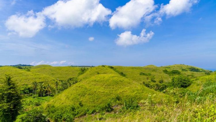 Bukit Abangan, 1. Bukit Amuk Bay menawarkan pemandangan hamparan pantai Amuk Bay, 2. Wanagiri Hidden Hills jangan sampai lepas dari bidikan kameramu!, 3. Bukit Belong menawarkan view persawahan yang bak permadani hijau, 4. Nyari Tempat asik untuk menenangkan diri di Bali? Ya… Bukit Putung, 5. Bukit Asah: spot kece untuk menikmati sunset dan camping, 6. Menikmati pesona pantai dari ketinggian di Bukit Guungan, 7. Bukit Campuhan asik juga nih buat jogging, 8. Masih di Bali? Jangan lupa mampir ke Bukit Batu Kursi, 9. Bukit Sari Songan, 10. Bukit Trunyan, 11. Bukit Panorama Lembongan, 12. Bukit Teletubies Kubutambahan, 13. Bukit Teletubbies Nusa Penida, 14. Bukit Tenganan, 16. Bukit Nampo, 17. Bukit Pemukuran, 18. Bukit Cinta Pinggan, 19. Bukit Medelen, 20. Bukit Lipang, 21. Twin Hill, 22. Bukit Demulih, 23. Bukit Mende, 24. Bukit Tamblang, 25. Bukit Cemara, 26. Bukit Jambul, 27. Bukit Indrakila, 28. Bukit Mencol, 29. Bukit Lemped, 30. Bukit Mangun, 31. Bukit Nunggul, 32. Bukit Abangan, 33. Bukit Padang Dalung, 34. Bukit Beratan, 35. Bukit Cinta Desa Gelumpang