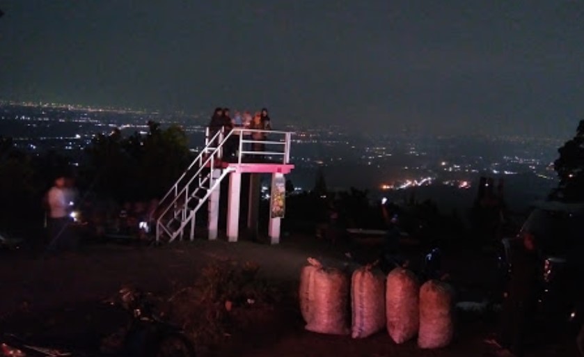 Bukit Bintang Kutorojo Itmamul Khiyar, 1. Pantai Pasir Kencana, 2. Curug Muncar, 3. Curug Bajing , 4. Pantai Slamaran , 5. Museum Batik Pekalongan, 6. Pantai Sunter Depok Indah, 7. Puncak Hanoman Gunung Kendalisodo, 8. Linggo Asri, 9. Kebun Teh Kaliboja, 10. Lolong Adventure, 11. International Batik Center , 12. Gunung Rogojembangan , 13. Wisata Watu Ireng , 14. Pantai Wonokerto , 15. Bukit Pawuluhan, 16. Wisata Mangrove Park Pekalongan, 17. Blackcanyon Petungkriyono, 18. Wisata Curug Madu, 19. Curug Bidadari Jolotigo , 20. Curug Cinde, 21. Monumen Pekalongan, 22. Alun-alun Kota Pekalongan, 23. Alun-alun Bebekan Kedungwuni, 24. Kali Paingan, 25. Curug Lawe, 26. Bendungan Kletak, 27. Curug Blanten, 28. Curug Bekakak, 29. Jembatan Lengkung Surabayan, 30. Taman Kuripan Pekalongan “Nursery Horikultura, 31. Pantai Sari Pekalongan, 32. Bengkelung Park, 33. Kolam Renang Banyubiru Pekalongan, 34. Taman Lapangan Bebekan, 35. Wisata Ciblon, 36. Zatoland Waterboom, 37. Bukit Bintang Kutorojo, 38. La’Ranch Glamping, 39. Telaga Sigebyar Mangunan, 40. Sipare Green Park, 41. Km 0 Pekalongan, 42. Wisata Danau Alkautsar, 43. Dino Park Soko Langit Pekalongan, 44. Masjid Agung Al-Jami Pekalongan, 45. Wisata Bahari PPNP, 46. Nasi Megono Bu Suli – Wisata Kuliner khas Pekalongan , 47. Pusat Grosir Setono