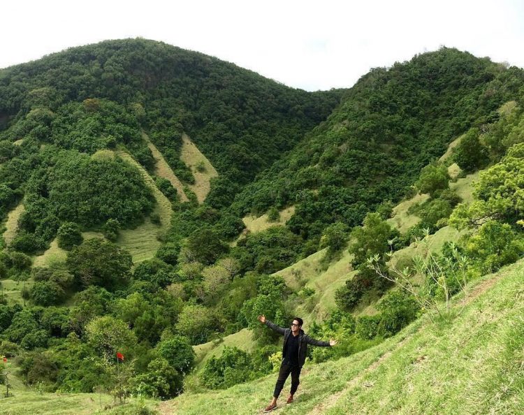 Bukit Guungan, 1. Bukit Amuk Bay menawarkan pemandangan hamparan pantai Amuk Bay, 2. Wanagiri Hidden Hills jangan sampai lepas dari bidikan kameramu!, 3. Bukit Belong menawarkan view persawahan yang bak permadani hijau, 4. Nyari Tempat asik untuk menenangkan diri di Bali? Ya… Bukit Putung, 5. Bukit Asah: spot kece untuk menikmati sunset dan camping, 6. Menikmati pesona pantai dari ketinggian di Bukit Guungan, 7. Bukit Campuhan asik juga nih buat jogging, 8. Masih di Bali? Jangan lupa mampir ke Bukit Batu Kursi, 9. Bukit Sari Songan, 10. Bukit Trunyan, 11. Bukit Panorama Lembongan, 12. Bukit Teletubies Kubutambahan, 13. Bukit Teletubbies Nusa Penida, 14. Bukit Tenganan, 16. Bukit Nampo, 17. Bukit Pemukuran, 18. Bukit Cinta Pinggan, 19. Bukit Medelen, 20. Bukit Lipang, 21. Twin Hill, 22. Bukit Demulih, 23. Bukit Mende, 24. Bukit Tamblang, 25. Bukit Cemara, 26. Bukit Jambul, 27. Bukit Indrakila, 28. Bukit Mencol, 29. Bukit Lemped, 30. Bukit Mangun, 31. Bukit Nunggul, 32. Bukit Abangan, 33. Bukit Padang Dalung, 34. Bukit Beratan, 35. Bukit Cinta Desa Gelumpang