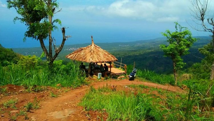 Bukit Lipang via Instagram.com @edenastraguna, 1. Bukit Amuk Bay menawarkan pemandangan hamparan pantai Amuk Bay, 2. Wanagiri Hidden Hills jangan sampai lepas dari bidikan kameramu!, 3. Bukit Belong menawarkan view persawahan yang bak permadani hijau, 4. Nyari Tempat asik untuk menenangkan diri di Bali? Ya… Bukit Putung, 5. Bukit Asah: spot kece untuk menikmati sunset dan camping, 6. Menikmati pesona pantai dari ketinggian di Bukit Guungan, 7. Bukit Campuhan asik juga nih buat jogging, 8. Masih di Bali? Jangan lupa mampir ke Bukit Batu Kursi, 9. Bukit Sari Songan, 10. Bukit Trunyan, 11. Bukit Panorama Lembongan, 12. Bukit Teletubies Kubutambahan, 13. Bukit Teletubbies Nusa Penida, 14. Bukit Tenganan, 16. Bukit Nampo, 17. Bukit Pemukuran, 18. Bukit Cinta Pinggan, 19. Bukit Medelen, 20. Bukit Lipang, 21. Twin Hill, 22. Bukit Demulih, 23. Bukit Mende, 24. Bukit Tamblang, 25. Bukit Cemara, 26. Bukit Jambul, 27. Bukit Indrakila, 28. Bukit Mencol, 29. Bukit Lemped, 30. Bukit Mangun, 31. Bukit Nunggul, 32. Bukit Abangan, 33. Bukit Padang Dalung, 34. Bukit Beratan, 35. Bukit Cinta Desa Gelumpang