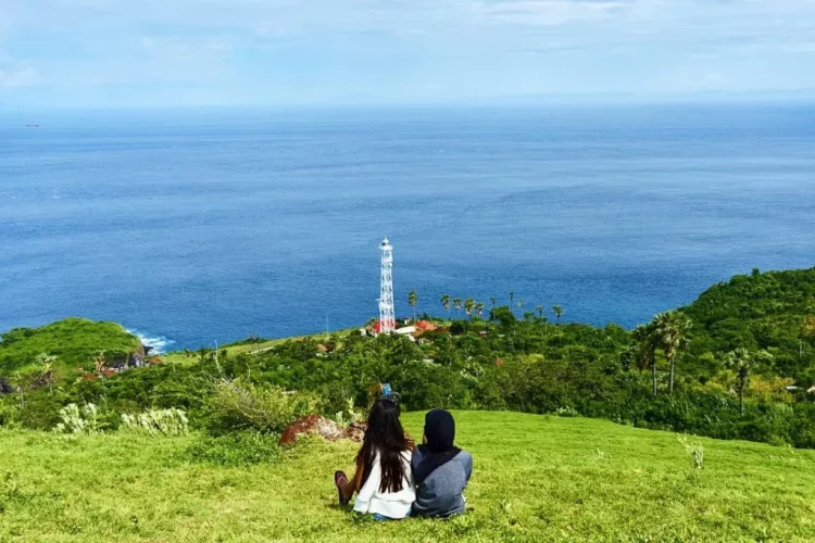 Bukit Mencol, 1. Bukit Amuk Bay menawarkan pemandangan hamparan pantai Amuk Bay, 2. Wanagiri Hidden Hills jangan sampai lepas dari bidikan kameramu!, 3. Bukit Belong menawarkan view persawahan yang bak permadani hijau, 4. Nyari Tempat asik untuk menenangkan diri di Bali? Ya… Bukit Putung, 5. Bukit Asah: spot kece untuk menikmati sunset dan camping, 6. Menikmati pesona pantai dari ketinggian di Bukit Guungan, 7. Bukit Campuhan asik juga nih buat jogging, 8. Masih di Bali? Jangan lupa mampir ke Bukit Batu Kursi, 9. Bukit Sari Songan, 10. Bukit Trunyan, 11. Bukit Panorama Lembongan, 12. Bukit Teletubies Kubutambahan, 13. Bukit Teletubbies Nusa Penida, 14. Bukit Tenganan, 16. Bukit Nampo, 17. Bukit Pemukuran, 18. Bukit Cinta Pinggan, 19. Bukit Medelen, 20. Bukit Lipang, 21. Twin Hill, 22. Bukit Demulih, 23. Bukit Mende, 24. Bukit Tamblang, 25. Bukit Cemara, 26. Bukit Jambul, 27. Bukit Indrakila, 28. Bukit Mencol, 29. Bukit Lemped, 30. Bukit Mangun, 31. Bukit Nunggul, 32. Bukit Abangan, 33. Bukit Padang Dalung, 34. Bukit Beratan, 35. Bukit Cinta Desa Gelumpang