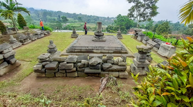 Candi Sari Cepogo Temple windu dolandolan, 1. Waduk Cengklik Park, 2. Pemandian Umbul Sewu Pengging, 3. Lembah Gunung Madu, 4. Air Terjun Kedung Kayang, 5. Pemandian Tlatar, 6. Taman Pandanalas Boyolali, 7. Trekking Gunung Merbabu, 8. Candi Lawang Cepogo , 9. Candi Sari Cepogo Temple , 10. Waduk Kedung Ombo, 11. New Selo, 12. Cepogo Cheese Park, 13. Waduk Klego Desa Bade, 14. Tirto Marto Pengging Boyolali, 15. Bukit Gancik Selo Boyolali, 16. Wisata Alam Panorama, 17. Umbul Tirtomulyo, 18. Taman Petruk, 19. Alun-alun Kidul Boyolali, 20. Embung Manajar, 21. Watu Blerek, 22. Kebun Raya Indrokilo, 23. Museum R. Hamong Wardoyo, 24. Restu Wijaya Waterboom, 25. Umbul Langse, 26. Kedung Goro , 27. Bukit Batur Sel, 28. Tikungan Cinta, 29. Patung Arjuna Wijaya , 30. Brown Canyon, 31. Makam Ki Ageng Kebo Kenanga Boyolali, 32. Makam Ki Ageng Singoprono Boyolali, 33. Masjid Cipto Mulyo Pengging Boyolali, 34. Oemah Bamboo Merapi, 35. Pura Bawana Tata, 36. Kedung Cinta, 37. Kedung Celeng , 38. Jumbleng Biru, 39. Air Terjun Watu Tibo, 40. Taman Alam Surapanta, 41. Jembatan Gantung Jrakah, 42. Kampung Wisata Dangean, 43. Bukit Kinasih, 44. Air Terjun Semuncar
