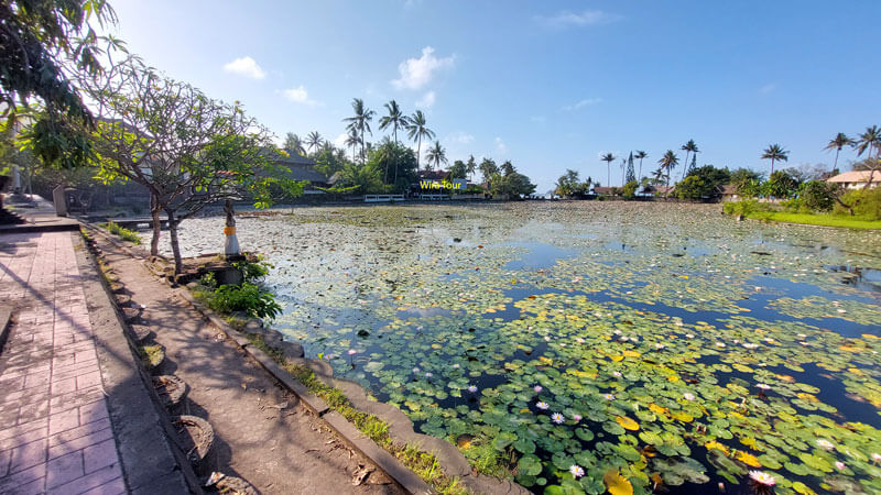 Candidasa, 1. Istana Taman Gili Kerta Gosa, 2. Pura Besakih, 3. Pura Goa Lawah, 4. Pantai Pasir Putih, 5. Desa Bali Aga, 6. Puri Agung Karangasem, 7. Istana Air Tirta Gangga, 8. Pantai Amed, 9. Pura Lempuyang, 10. Bukit Asah, 11. Desa Sidemen, 12. Desa Tenganan, 13. Taman Ujung, 14. Taman Bunga Edelweis, 15. Rafting Telagawaja, 16. Candidasa, 17. Pantai Padang Bai, 18. Danau Yeh Malet, 19. Tirta Ujung Water Spring, 20. Savana Tianyar, 21. Air Terjun Yeh Labuh Waterfall, 22. Pantai Wates Karangasem