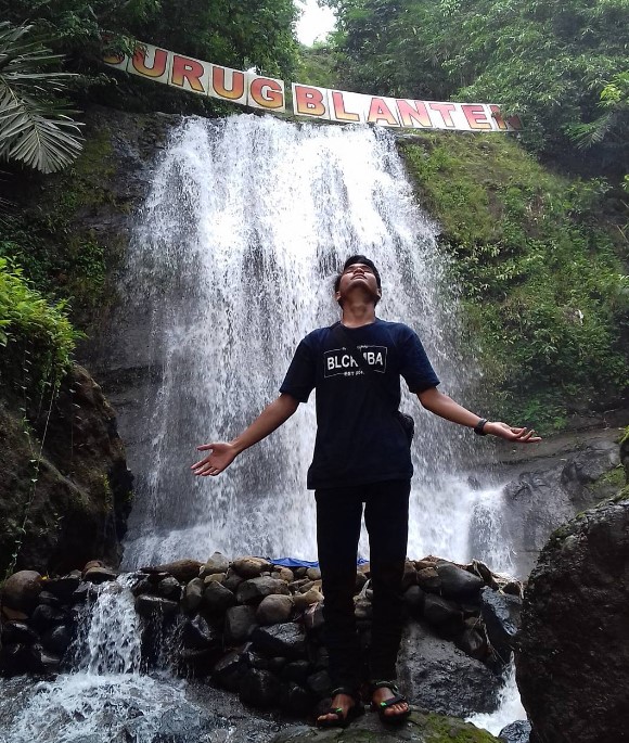 Curug Blanten hasan sadiq syahab, 1. Pantai Pasir Kencana, 2. Curug Muncar, 3. Curug Bajing , 4. Pantai Slamaran , 5. Museum Batik Pekalongan, 6. Pantai Sunter Depok Indah, 7. Puncak Hanoman Gunung Kendalisodo, 8. Linggo Asri, 9. Kebun Teh Kaliboja, 10. Lolong Adventure, 11. International Batik Center , 12. Gunung Rogojembangan , 13. Wisata Watu Ireng , 14. Pantai Wonokerto , 15. Bukit Pawuluhan, 16. Wisata Mangrove Park Pekalongan, 17. Blackcanyon Petungkriyono, 18. Wisata Curug Madu, 19. Curug Bidadari Jolotigo , 20. Curug Cinde, 21. Monumen Pekalongan, 22. Alun-alun Kota Pekalongan, 23. Alun-alun Bebekan Kedungwuni, 24. Kali Paingan, 25. Curug Lawe, 26. Bendungan Kletak, 27. Curug Blanten, 28. Curug Bekakak, 29. Jembatan Lengkung Surabayan, 30. Taman Kuripan Pekalongan “Nursery Horikultura, 31. Pantai Sari Pekalongan, 32. Bengkelung Park, 33. Kolam Renang Banyubiru Pekalongan, 34. Taman Lapangan Bebekan, 35. Wisata Ciblon, 36. Zatoland Waterboom, 37. Bukit Bintang Kutorojo, 38. La’Ranch Glamping, 39. Telaga Sigebyar Mangunan, 40. Sipare Green Park, 41. Km 0 Pekalongan, 42. Wisata Danau Alkautsar, 43. Dino Park Soko Langit Pekalongan, 44. Masjid Agung Al-Jami Pekalongan, 45. Wisata Bahari PPNP, 46. Nasi Megono Bu Suli – Wisata Kuliner khas Pekalongan , 47. Pusat Grosir Setono