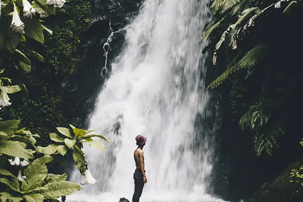 Curug Mega, 1. Taman Langit Pengalengan, 2. Hutan Pinus Rahong, 3. Kampung Singkur Rahong, 4. Nuansa Riung Gunung, 5. Wayang Windu Panenjoan, 6. Situ Chaniwung, 7. Situ Cileunca, 8. Sunrise Point Cukul, 9. Bukit Panyawangan, 10. Penangkaran Rusa Kertamanah, 11. Rumah Pengabdi Setan, 12. Perkebunan Teh Malabar, 13. Perkebunan Teh Cukul, 14. Rumah Putih Cukul , 15. Curug Panganten, 16. Curug Ceret, 17. Sungai Palayangan, 18. Gunung Artapela, 19. Datar Pinus Camp, 20. Pemandian Air Panas Cibolang, 21. Peternakan Ultra Milk, 22. Glamping Cileunca, 23. Rafting Sungai Palayangan, 24. Jembatan Cinta, 25. Gunung Nini, 26. Situs Sejarah Rumah Bosscha, 27. Curug Mega, 28. Situs Rumah Adat Cikondang, 29. Wisata Gunung Wayang Pangalengan