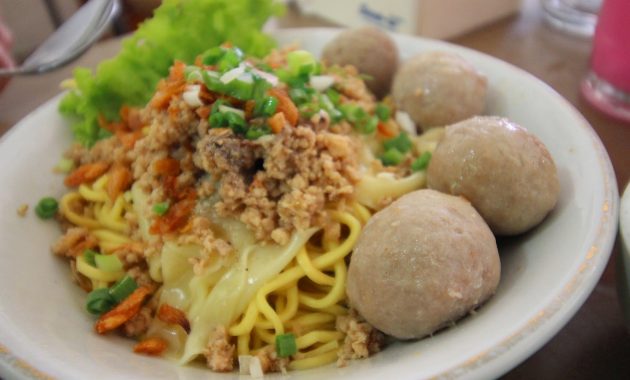 Depot Mie Malang Gadjah Mada 1 via Amazingmalang, 1. Mie Ayam Solo Pak Doel, 2. Mie Ceker Cak Kribo, 3. Mie Ayam Pagak, 4. Pangsit Mie Ayam, 5. Depot Mie Malang Gadjah Mada 1, 6. Hot Cui Mie, 7. Depot Pangsit Mie Bromo Pojok, 8. Kedai Mie Sutoyo, 9. Depot Hoklay, 10. Pangsit Mie Pak Rie, 11. Depot Gang Djangkrik, 12. Mie Kudusan, 13. Pangsit Mie Dempo, 14. Pangsit Mie Tan, 15. Pangsit Kebo Ijo, 16. Mie Pangsit Pujasera Dempoe, 17. Mie Pangsit Pak Ri Jalan Wilis