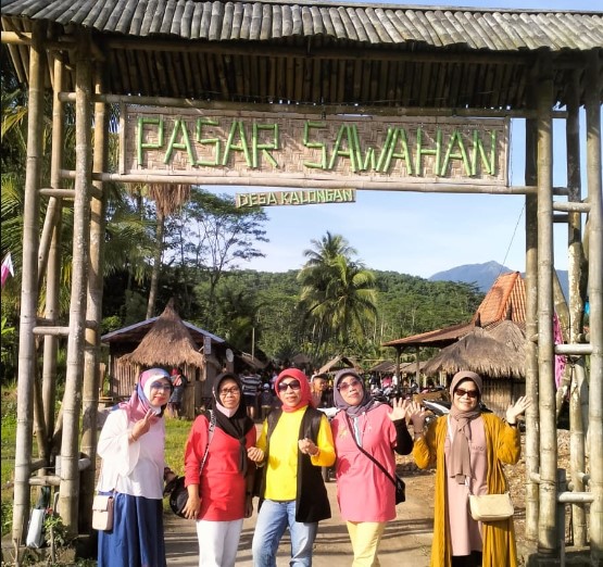 Desa Wisata Kalongan EMILIA RETNO, 1. The Fountain Water Park, 2. Alun-alun Bung Karno, 3. Curug Lawe , 4. Curug Benowo , 5. Wana Wisata Penggaron , 6. Watu Gunung , 7. Taman Djamoe Indonesia (Tutup) , 8. Umbul Sidomukti, 9. Tirto Agung Siwarak , 10. Kampung Kopi Banaran , 11. Candi Gedong Songo, 12. Kampung Seni Lerep, 13. Museum Kereta Api Ambarawa , 14. Vanaprastha Park , 15. Green Valley , 16. Air Terjun Semirang , 17. Taman Unyil , 18. New Bandungan Indah Waterpark &amp; Family Resort, 19. Masjid Agung Ungaran , 20. Kolam Renang Watu Lumpang, 21. Desa Wisata Kalongan, 25. Taman Serasi Ungaran, 26. Wisata Embung Sebligo Lerep, 27. Top Selfie Cemara Sewu Ungaran(TSCS), 28. Benteng Williem II, 29. Air Terjun Tirto Wening, 30. Kolam Renang Singampon, 31. Sanggar Seni Gedong Songo , 32. I AMpelgading Homeland, 33. Bukit Cinta , 34. Rawa Pening 