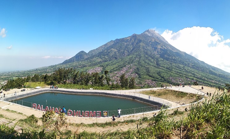 Embung Manajar Albert Oseep, 1. Waduk Cengklik Park, 2. Pemandian Umbul Sewu Pengging, 3. Lembah Gunung Madu, 4. Air Terjun Kedung Kayang, 5. Pemandian Tlatar, 6. Taman Pandanalas Boyolali, 7. Trekking Gunung Merbabu, 8. Candi Lawang Cepogo , 9. Candi Sari Cepogo Temple , 10. Waduk Kedung Ombo, 11. New Selo, 12. Cepogo Cheese Park, 13. Waduk Klego Desa Bade, 14. Tirto Marto Pengging Boyolali, 15. Bukit Gancik Selo Boyolali, 16. Wisata Alam Panorama, 17. Umbul Tirtomulyo, 18. Taman Petruk, 19. Alun-alun Kidul Boyolali, 20. Embung Manajar, 21. Watu Blerek, 22. Kebun Raya Indrokilo, 23. Museum R. Hamong Wardoyo, 24. Restu Wijaya Waterboom, 25. Umbul Langse, 26. Kedung Goro , 27. Bukit Batur Sel, 28. Tikungan Cinta, 29. Patung Arjuna Wijaya , 30. Brown Canyon, 31. Makam Ki Ageng Kebo Kenanga Boyolali, 32. Makam Ki Ageng Singoprono Boyolali, 33. Masjid Cipto Mulyo Pengging Boyolali, 34. Oemah Bamboo Merapi, 35. Pura Bawana Tata, 36. Kedung Cinta, 37. Kedung Celeng , 38. Jumbleng Biru, 39. Air Terjun Watu Tibo, 40. Taman Alam Surapanta, 41. Jembatan Gantung Jrakah, 42. Kampung Wisata Dangean, 43. Bukit Kinasih, 44. Air Terjun Semuncar