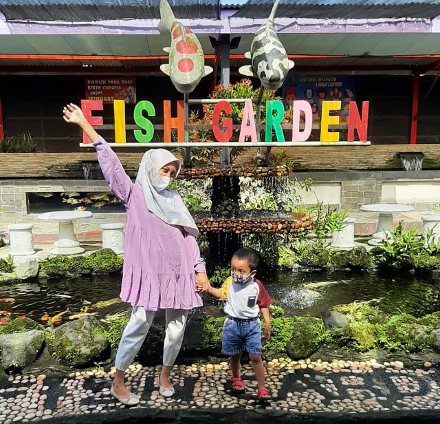 Fish Garden Blitar Putri N, 1. Kampung Coklat, 2. Taman Kebon Rojo, 3. Pantai Tambakrejo, 4. Pantai Pangi, 5. Perkebunan Teh Sirah Kencong, 6. Pantai Serang, 7. Blitar Park, 8. Petilasan Rambut Monte, 9. Candi Penataran, 10. Pantai Peh Pulo, 11. Goa Embultuk, 12. Candi Gambar Wetan, 13. Situs Arca Warak, 14. Candi Kotes, 15. Candi Sawentar, 16. Makam Bung Karno, 17. Istana Gebang, 18. Water Park Sumberudel, 19. Desa Wisata Semen, 20. Wisata Sejarah Monumen Trisula, 21. Penangkaran Rusa Maliran, 22. Agrowisata Karangsari Blitar, 23. Gunung Butak, 24. Pantai Gondo Mayit, 25. Air Terjun Coban Wilis, 26. Air Terjun Sirah Kencong, 27. Air Terjun Grenjeng, 28. Air Terjun Jurug Bening , 29. Objek Wisata Alam Pacuh, 30. Pantai Umbul Waru, 31. Curug dan Kedung Badrun, 32. Air Terjun Lawean, 33. Pantai Jolosutro, 34. Arung Jeram Soko Adventure Blitar, 35. Goa Maria Sendang Rejo, 36. Gardu Pandang Perkebunan Gambar, 37. Omah Djadoel, 38. Gunung Kelud, 39. Air Terjun Kedung Entong, 40.  Air Terjun Tirto Galuh, 41. Taman Jurug Goa Luweng Prodo, 42. Bukit Teletubies Blitar, 43. Hutan Pinus Gogoniti, 44. Kampung Afrika Blitar, 45. Gunung Butak, 46. Pantai Pasur, 47. Pantai Serit, 48. Monumen PETA, 49. Wisata Alam Paco, 50. Bendungan Serut, 51. Arca Gamprang, 52. Candi Simping, 53. Jurug Moncar, 54. Candi Mleri, 55. Candi Kalicilik, 56. Alun-alun Blitar, 57. Blitar Green Park, 58. Taman Pecut, 59. Fish Garden Blitar, 60. Kaloka Lodoyo, 61. Pemandian Sumur Amber Kandangan, 62. Bendungan Wlingi Raya, 63. Taman Idaman Hati Wlingi Blitar, 64. Villa Puncak Pesanggrahan Tambakrejo