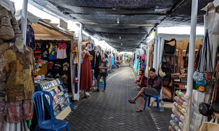 Flea Market via Google Maps Li Xuan, Tempat Wisata di Seminyak Bali yang Wajib Dikunjungi, Tempat Wisata Seni dan Budaya di Seminyak Bali, Tempat Wisata Belanja di Seminyak Bali, Tempat Wisata Kuliner di Seminyak Bali, Tempat Wisata Relaksasi