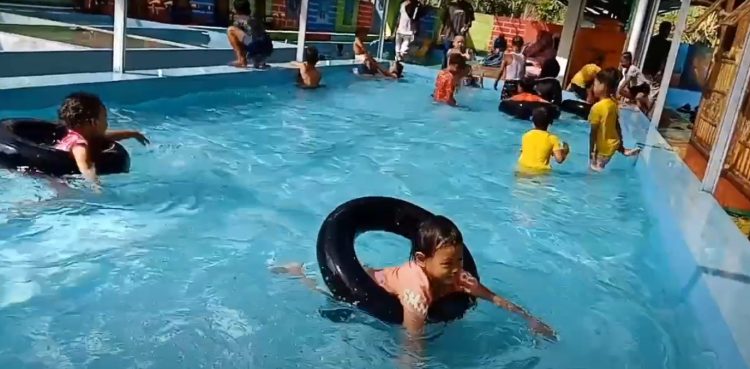 Gombang Park, 1. Kolam Renang Rahmatika, 2. Waterboom Mulia Klambu, 3. Kolam Renang Water and Snow (WnS) Gubug, 4. Ayodya Bloombang Waterpark , 5. Master Park Grobogan, 6. Kolam Renang Langen Sari Indah Jati Pohon, 7. Kolam Renang Gempol Tahunan, 8. Taman Rekreasi Berenang Mewah, 9. Kolam Renang Jatisari, 10. Gombang Park – Kolam renang Dimoro Toroh, 11. Wisata Tengah Sawah, 12. Tanjung Water Park, 13. WATERPARK JAGO