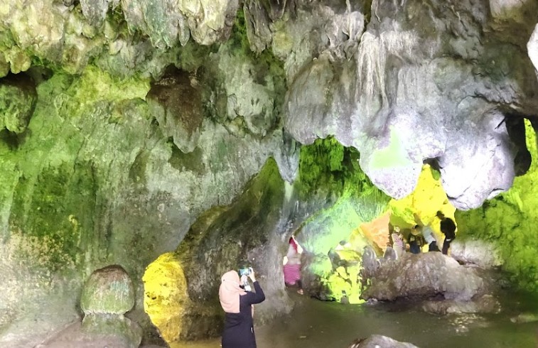 Goa Resi listiyani _, 1. Alun Alun Giri Krida Bakti, 2. Pantai Nampu, 3. Pantai Banyutowo, 4. Pantai Sembukan, 5. Waduk Gajah Mungkur, 6. Air Terjun Setren Girimanik, 7. Goa Putri Kencono, 8. Papan Luncur Gantole,  9. Museum Karst Dunia Wonogiri, 10. Wisata Spiritual Kahyangan, 11. Museum Wayang Indonesia, 12. Sendang Asri Waduk Gajah Mungkur, 13. Alas Kethu, 14. Bukit Cumbri, 15.  Wisata Air Telaga Rowo Batuwarno, 16. Telaga Claket Selogiri, 17. Goa Ngantap Wonogiri, 18. Gua Maria, 19. Jurug Kemukus, 20. Pantai Dadapan, 21. Air Terjun Kalimas, 22. Bukit Jonambang, 23. Desa Wisata Soko Gunung, 24. Pantai Klothok, 25. Pantai Puyangan, 26. Pantai Karang Bang, 27. Puncak Secokro, 28. Puncak Joglo Wonogiri, 29. Pantai Kwaru Gunturhargo Paranggupito, 30. Pantai Karang Payung, 31. Pantai Kali Mirah, 32. Pantai Njojogan, 33. Watu Cenik Wonogiri, 34. Taman Plintheng Semar, 35. Air Terjun Binangun Watu Jadah , 36. Hutan Pinus Bukit Suwondo, 37. Taman Wisata Tunggangan Jatiroto, 38. Monumen Bedol Desa, 39. Air Terjun Sanginan, 40. Kedung Areng Wonogiri, 41. Taman Ponten Wonogiri, 42. Ganthole Bawah (Menara Filter), 43. Tegal Simbah, 44. Istana Parnaraya, 45. Goa Resi, 46. Soko Langit