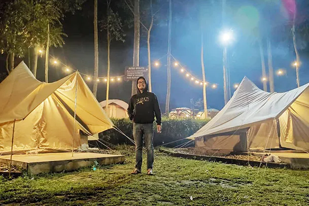 Glamping Cileunca, 1. Taman Langit Pengalengan, 2. Hutan Pinus Rahong, 3. Kampung Singkur Rahong, 4. Nuansa Riung Gunung, 5. Wayang Windu Panenjoan, 6. Situ Chaniwung, 7. Situ Cileunca, 8. Sunrise Point Cukul, 9. Bukit Panyawangan, 10. Penangkaran Rusa Kertamanah, 11. Rumah Pengabdi Setan, 12. Perkebunan Teh Malabar, 13. Perkebunan Teh Cukul, 14. Rumah Putih Cukul , 15. Curug Panganten, 16. Curug Ceret, 17. Sungai Palayangan, 18. Gunung Artapela, 19. Datar Pinus Camp, 20. Pemandian Air Panas Cibolang, 21. Peternakan Ultra Milk, 22. Glamping Cileunca, 23. Rafting Sungai Palayangan, 24. Jembatan Cinta, 25. Gunung Nini, 26. Situs Sejarah Rumah Bosscha, 27. Curug Mega, 28. Situs Rumah Adat Cikondang, 29. Wisata Gunung Wayang Pangalengan