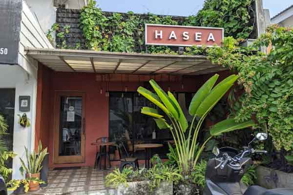 Hasea Eatery via Google Maps, 1. Fat Bubble, 2. Chill Bill Coffees &amp; Platters, 3. Bi Coffee, 4. Berkala Coffee, 5. TUKU Cafe, 6. Tabbot Koffie, 7. Manakala Coffee, 8. Cozyfield Cafe, 9. Weko Coffee, 10. Omnikopi, 12. Canabeans, 13. Kopi Menantu Nusantara, 14. Willow Habitat, 15. Loopback Coffee, 16. Pigeonhole Coffee, 17. Lot 9, 18. The Good Sin, 19. Yamalu (TUTUP), 20. Kopi Praja, 21. Ol’ Pops Coffee, 22. Twin House, 23. Lesung Kopi, 24. Orbit Brasserie, 25. GoodFellas Coffee, 26. Kamalo Coffee &amp; Eatery, 27. Lewi’s Organics, 28. Serona Coffee, 29. Hayu Coffee &amp; Space, 30. Kebun Ide (Tutup), 31. MAE Coffee &amp; Eatery (TUTUP), 32. Routine Coffee &amp; Eatery, 33. Kopi Manyar, 34. The People’s Café, 35. Public House, 36. IND.USTRIE, 37. Hasea Eatery