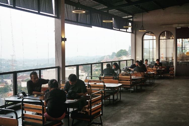 Ideologist.smg, 1. Eastman Coffee House, 2. Antarakata Coffee, 3. Atap Langit Coffee n Eatery, 4. Tekodeko Koffiehuis, 5. Strada Coffee, 6. Ideologist.smg, 7. Anak Panah Kopi, 8. Moment Coffee & Space, 9. Excelso Coffee Rinjani, 10. Old Kettle, 11. My Kopi O!, 12. Hero Coffee Indonesia, 13. Tepian Kopi, 14. Encycoffeedia, 15. Makabana Working Space & Coffee Shop, 16. Lingkar Coffee & Idea, 17. Bersua at The Heights, 18. Semasa Kopi, 19. Atas Kota Coffee & Space, 20. Adhum Coffee, 21. Kastem Coffee & Space, 22. Pijar.srg, 23. Keizai Coffee & Garden, 24. Insight Coffee, 25. Origo Coffee, 26. Fat Elephant Restaurant & Coffee Shop, 27. Kopitiga