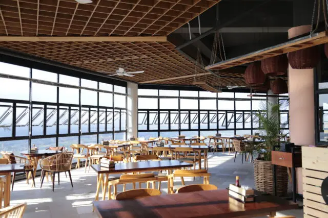 Interior Restoran Heha Sky View via Google Maps @Heha Sky View, Informasi Umum, Lokasi Heha Sky View, Tiket Masuk HeHa Sky View, Jam Operasional Heha Sky View, Fasilitas, Pesona HeHa Sky View yang Sungguh Memanjakan Mata, Aktivitas Seru di HeHa Sky View, Tips Melancong Kemari