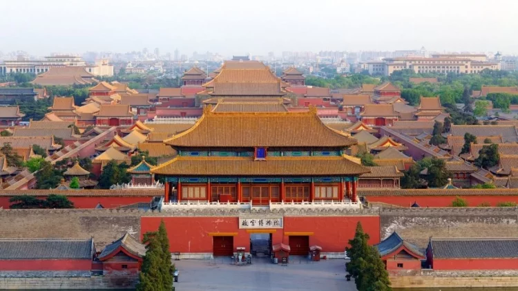 Jingshan Park via www.expedia.co.in, 1. Great Wall of Cina (Tembok Besar Cina), 2. The Palace Museum, Kota Terlarang, 3. Yihe Yuan (Summer Palace), 4. Tian Tan, 5. Tiananmen Square, 6. Great Wall of Badaling, 7. Jingshan Park, 8. Ming Dynasty Tombs, 9. Wangfujing, 10. Beihai Park, 11. Xiangshan Park, 12. Lama Temple, 13. Yuanmingyuan Park, 14. National Stadium, 15. Simatai, 16. Beijing National Aquatics Center, 17. Juyong Pass, 18. Beijing Zoo, 19. 798 Art Zone, 20. Mausoleum of Mao Zedong, 21. Kunming Lake, 22. National Museum of China, 23. Hall of Supreme Harmony, 24. Beijing Botanical Garden, 25. National Centre for the Performing Arts, 26. Madame Tussauds Beijing, 27. Houhai Lake, 28. Happy Valley Beijing, 29. Beijing Happy Magic Water Cube