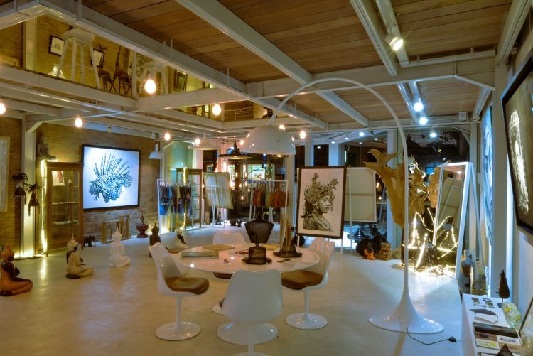 Kendra Gallery, Tempat Wisata di Seminyak Bali yang Wajib Dikunjungi, Tempat Wisata Seni dan Budaya di Seminyak Bali, Tempat Wisata Belanja di Seminyak Bali, Tempat Wisata Kuliner di Seminyak Bali, Tempat Wisata Relaksasi