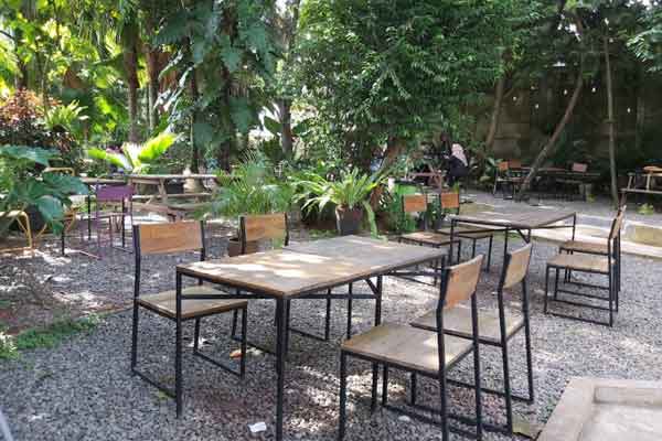 Kebun Ide via Google Maps, 1. Fat Bubble, 2. Chill Bill Coffees &amp; Platters, 3. Bi Coffee, 4. Berkala Coffee, 5. TUKU Cafe, 6. Tabbot Koffie, 7. Manakala Coffee, 8. Cozyfield Cafe, 9. Weko Coffee, 10. Omnikopi, 12. Canabeans, 13. Kopi Menantu Nusantara, 14. Willow Habitat, 15. Loopback Coffee, 16. Pigeonhole Coffee, 17. Lot 9, 18. The Good Sin, 19. Yamalu (TUTUP), 20. Kopi Praja, 21. Ol’ Pops Coffee, 22. Twin House, 23. Lesung Kopi, 24. Orbit Brasserie, 25. GoodFellas Coffee, 26. Kamalo Coffee &amp; Eatery, 27. Lewi’s Organics, 28. Serona Coffee, 29. Hayu Coffee &amp; Space, 30. Kebun Ide (Tutup), 31. MAE Coffee &amp; Eatery (TUTUP), 32. Routine Coffee &amp; Eatery, 33. Kopi Manyar, 34. The People’s Café, 35. Public House, 36. IND.USTRIE, 37. Hasea Eatery