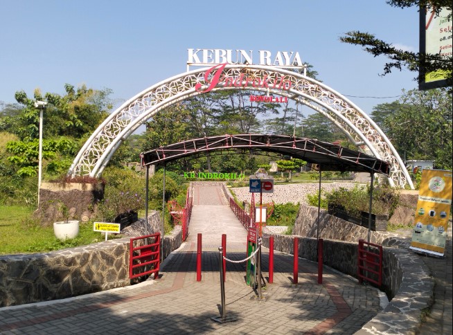 Kebun Raya Indrokilo Dudy H, 1. Waduk Cengklik Park, 2. Pemandian Umbul Sewu Pengging, 3. Lembah Gunung Madu, 4. Air Terjun Kedung Kayang, 5. Pemandian Tlatar, 6. Taman Pandanalas Boyolali, 7. Trekking Gunung Merbabu, 8. Candi Lawang Cepogo , 9. Candi Sari Cepogo Temple , 10. Waduk Kedung Ombo, 11. New Selo, 12. Cepogo Cheese Park, 13. Waduk Klego Desa Bade, 14. Tirto Marto Pengging Boyolali, 15. Bukit Gancik Selo Boyolali, 16. Wisata Alam Panorama, 17. Umbul Tirtomulyo, 18. Taman Petruk, 19. Alun-alun Kidul Boyolali, 20. Embung Manajar, 21. Watu Blerek, 22. Kebun Raya Indrokilo, 23. Museum R. Hamong Wardoyo, 24. Restu Wijaya Waterboom, 25. Umbul Langse, 26. Kedung Goro , 27. Bukit Batur Sel, 28. Tikungan Cinta, 29. Patung Arjuna Wijaya , 30. Brown Canyon, 31. Makam Ki Ageng Kebo Kenanga Boyolali, 32. Makam Ki Ageng Singoprono Boyolali, 33. Masjid Cipto Mulyo Pengging Boyolali, 34. Oemah Bamboo Merapi, 35. Pura Bawana Tata, 36. Kedung Cinta, 37. Kedung Celeng , 38. Jumbleng Biru, 39. Air Terjun Watu Tibo, 40. Taman Alam Surapanta, 41. Jembatan Gantung Jrakah, 42. Kampung Wisata Dangean, 43. Bukit Kinasih, 44. Air Terjun Semuncar