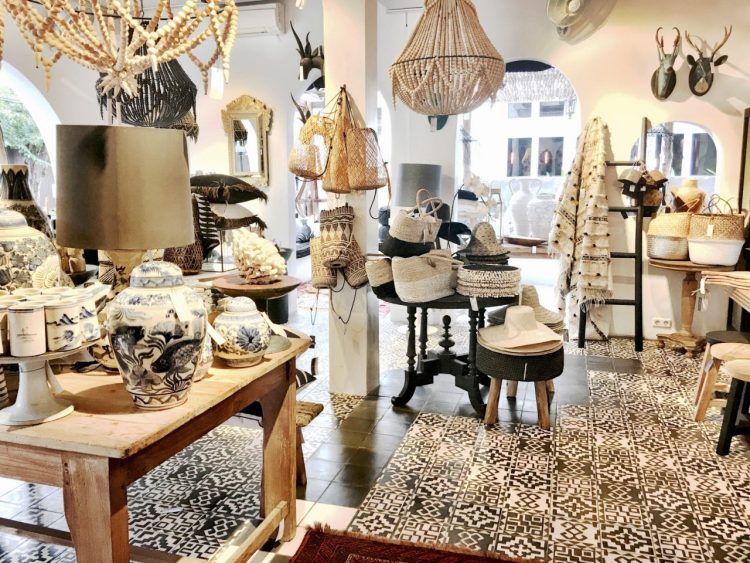 Kim Soo, Tempat Wisata di Seminyak Bali yang Wajib Dikunjungi, Tempat Wisata Seni dan Budaya di Seminyak Bali, Tempat Wisata Belanja di Seminyak Bali, Tempat Wisata Kuliner di Seminyak Bali, Tempat Wisata Relaksasi