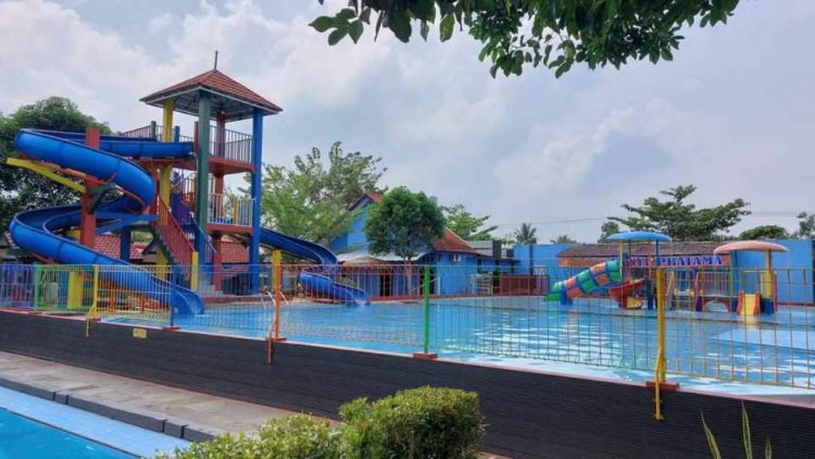 Kolam Renang Banyu Pratama , 1. Kolam Renang Banyu Pratama , 2. Sentul Water Park Cilacap, 3. Tirta Mas Waterpark, 4. Taman Sari Waterpark, 5. Kolam Renang Dwi Tirta, 6. Waterboom Bandaran Cilacap, 7. Kolam Renang Sari Rasa Cilacap , 8. Waterpark Kunci, 9. Bantar Dawa, 10. Pemandian Air Panas Cipari, 11. Tirta Negara Indah di Cilacap Jawa Tengah, 12. Kolam Renang Sasana Tirta, 13. Kolam Renang Tirta Harapan, 14. Kolam Renang Tirta Wening