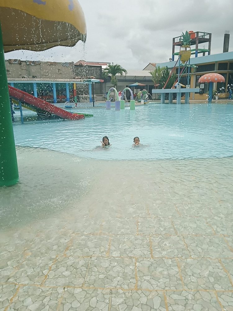 Kolam Renang Dwi Tirta via Facebook Siska Hery Wiyatno, 1. Kolam Renang Banyu Pratama , 2. Sentul Water Park Cilacap, 3. Tirta Mas Waterpark, 4. Taman Sari Waterpark, 5. Kolam Renang Dwi Tirta, 6. Waterboom Bandaran Cilacap, 7. Kolam Renang Sari Rasa Cilacap , 8. Waterpark Kunci, 9. Bantar Dawa, 10. Pemandian Air Panas Cipari, 11. Tirta Negara Indah di Cilacap Jawa Tengah, 12. Kolam Renang Sasana Tirta, 13. Kolam Renang Tirta Harapan, 14. Kolam Renang Tirta Wening