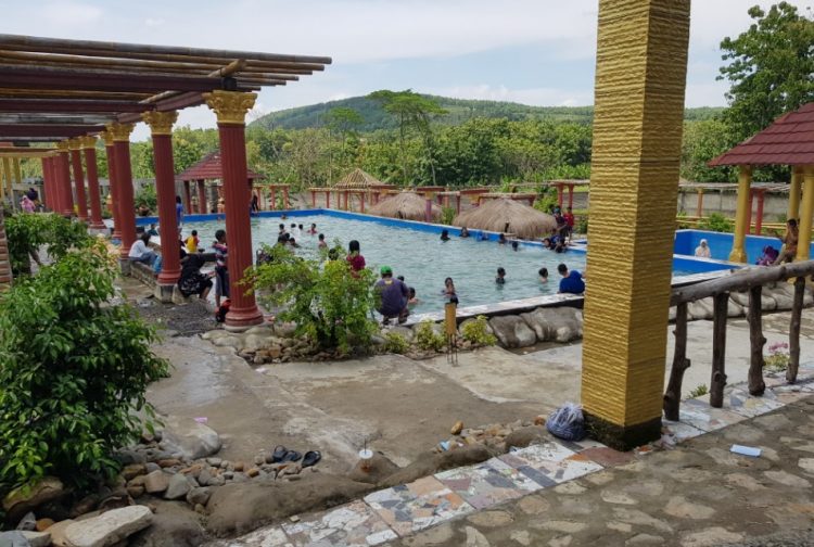 Kolam Renang Jatisari Foto by Agus Santoso, 1. Kolam Renang Rahmatika, 2. Waterboom Mulia Klambu, 3. Kolam Renang Water and Snow (WnS) Gubug, 4. Ayodya Bloombang Waterpark , 5. Master Park Grobogan, 6. Kolam Renang Langen Sari Indah Jati Pohon, 7. Kolam Renang Gempol Tahunan, 8. Taman Rekreasi Berenang Mewah, 9. Kolam Renang Jatisari, 10. Gombang Park – Kolam renang Dimoro Toroh, 11. Wisata Tengah Sawah, 12. Tanjung Water Park, 13. WATERPARK JAGO