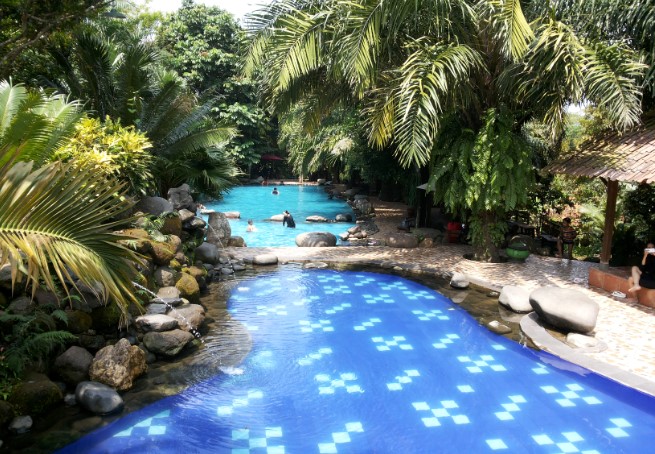Kolam Renang Watu Lumpang Maisyita Oetomo, 1. The Fountain Water Park, 2. Alun-alun Bung Karno, 3. Curug Lawe , 4. Curug Benowo , 5. Wana Wisata Penggaron , 6. Watu Gunung , 7. Taman Djamoe Indonesia (Tutup) , 8. Umbul Sidomukti, 9. Tirto Agung Siwarak , 10. Kampung Kopi Banaran , 11. Candi Gedong Songo, 12. Kampung Seni Lerep, 13. Museum Kereta Api Ambarawa , 14. Vanaprastha Park , 15. Green Valley , 16. Air Terjun Semirang , 17. Taman Unyil , 18. New Bandungan Indah Waterpark &amp; Family Resort, 19. Masjid Agung Ungaran , 20. Kolam Renang Watu Lumpang, 21. Desa Wisata Kalongan, 25. Taman Serasi Ungaran, 26. Wisata Embung Sebligo Lerep, 27. Top Selfie Cemara Sewu Ungaran(TSCS), 28. Benteng Williem II, 29. Air Terjun Tirto Wening, 30. Kolam Renang Singampon, 31. Sanggar Seni Gedong Songo , 32. I AMpelgading Homeland, 33. Bukit Cinta , 34. Rawa Pening 