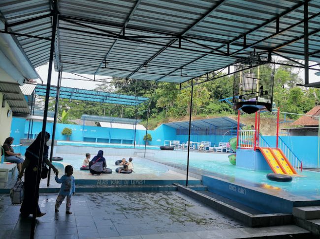 Kolam Renang Tirta Wening, 1. Kolam Renang Banyu Pratama , 2. Sentul Water Park Cilacap, 3. Tirta Mas Waterpark, 4. Taman Sari Waterpark, 5. Kolam Renang Dwi Tirta, 6. Waterboom Bandaran Cilacap, 7. Kolam Renang Sari Rasa Cilacap , 8. Waterpark Kunci, 9. Bantar Dawa, 10. Pemandian Air Panas Cipari, 11. Tirta Negara Indah di Cilacap Jawa Tengah, 12. Kolam Renang Sasana Tirta, 13. Kolam Renang Tirta Harapan, 14. Kolam Renang Tirta Wening