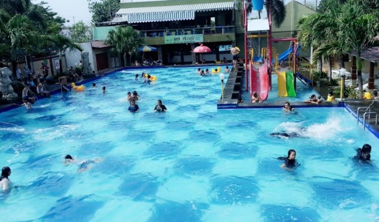 Kolam renang Polaris, 1. Kolam renang Polaris, 2. Niagara Waterboom, 3. Waterboom mulia Klambu, 4. Taman Ria Demak, 5. Kolam renang Amala, 6. Demak Green Garden (DeGeGa), 7. Aria Waterboom, 8. Tumpi Swimming Pool & Cafe, 9. Waterpark Tembalang Asri Demak, 10. Kolam Renang Ciblon Asyik