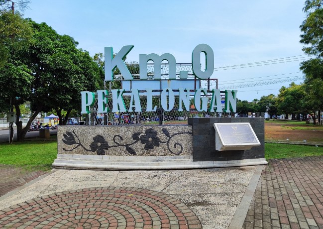 Km 0 Pekalongan Ardi Setyo Wibowo, 1. Pantai Pasir Kencana, 2. Curug Muncar, 3. Curug Bajing , 4. Pantai Slamaran , 5. Museum Batik Pekalongan, 6. Pantai Sunter Depok Indah, 7. Puncak Hanoman Gunung Kendalisodo, 8. Linggo Asri, 9. Kebun Teh Kaliboja, 10. Lolong Adventure, 11. International Batik Center , 12. Gunung Rogojembangan , 13. Wisata Watu Ireng , 14. Pantai Wonokerto , 15. Bukit Pawuluhan, 16. Wisata Mangrove Park Pekalongan, 17. Blackcanyon Petungkriyono, 18. Wisata Curug Madu, 19. Curug Bidadari Jolotigo , 20. Curug Cinde, 21. Monumen Pekalongan, 22. Alun-alun Kota Pekalongan, 23. Alun-alun Bebekan Kedungwuni, 24. Kali Paingan, 25. Curug Lawe, 26. Bendungan Kletak, 27. Curug Blanten, 28. Curug Bekakak, 29. Jembatan Lengkung Surabayan, 30. Taman Kuripan Pekalongan “Nursery Horikultura, 31. Pantai Sari Pekalongan, 32. Bengkelung Park, 33. Kolam Renang Banyubiru Pekalongan, 34. Taman Lapangan Bebekan, 35. Wisata Ciblon, 36. Zatoland Waterboom, 37. Bukit Bintang Kutorojo, 38. La’Ranch Glamping, 39. Telaga Sigebyar Mangunan, 40. Sipare Green Park, 41. Km 0 Pekalongan, 42. Wisata Danau Alkautsar, 43. Dino Park Soko Langit Pekalongan, 44. Masjid Agung Al-Jami Pekalongan, 45. Wisata Bahari PPNP, 46. Nasi Megono Bu Suli – Wisata Kuliner khas Pekalongan , 47. Pusat Grosir Setono