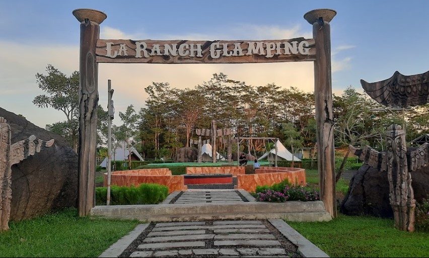 La'Ranch Glamping Mommy Sheeva, 1. Pantai Pasir Kencana, 2. Curug Muncar, 3. Curug Bajing , 4. Pantai Slamaran , 5. Museum Batik Pekalongan, 6. Pantai Sunter Depok Indah, 7. Puncak Hanoman Gunung Kendalisodo, 8. Linggo Asri, 9. Kebun Teh Kaliboja, 10. Lolong Adventure, 11. International Batik Center , 12. Gunung Rogojembangan , 13. Wisata Watu Ireng , 14. Pantai Wonokerto , 15. Bukit Pawuluhan, 16. Wisata Mangrove Park Pekalongan, 17. Blackcanyon Petungkriyono, 18. Wisata Curug Madu, 19. Curug Bidadari Jolotigo , 20. Curug Cinde, 21. Monumen Pekalongan, 22. Alun-alun Kota Pekalongan, 23. Alun-alun Bebekan Kedungwuni, 24. Kali Paingan, 25. Curug Lawe, 26. Bendungan Kletak, 27. Curug Blanten, 28. Curug Bekakak, 29. Jembatan Lengkung Surabayan, 30. Taman Kuripan Pekalongan “Nursery Horikultura, 31. Pantai Sari Pekalongan, 32. Bengkelung Park, 33. Kolam Renang Banyubiru Pekalongan, 34. Taman Lapangan Bebekan, 35. Wisata Ciblon, 36. Zatoland Waterboom, 37. Bukit Bintang Kutorojo, 38. La’Ranch Glamping, 39. Telaga Sigebyar Mangunan, 40. Sipare Green Park, 41. Km 0 Pekalongan, 42. Wisata Danau Alkautsar, 43. Dino Park Soko Langit Pekalongan, 44. Masjid Agung Al-Jami Pekalongan, 45. Wisata Bahari PPNP, 46. Nasi Megono Bu Suli – Wisata Kuliner khas Pekalongan , 47. Pusat Grosir Setono