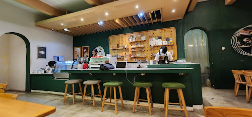 Lingkar Coffee &amp; Idea, 1. Mitsu Cafe, 2. Lingkar Coffee &amp; Idea, 3. Nyctophily Coffee Brewery, 4. Kopi Kemenangan, 5. Anak Panah Kopi, 6. Ejaankoffie, 7. Pukul Lima Kopi, 8. Luggo Cafe &amp; Eatery, 9. Kayo Coffe and Space, 10. Teman Kerja Coffee, 11. Anantari Coffee, 12. Nigma Cafe, 13. Kofinary, 14. Dontea Semarang, 15. Kopihay Cafe Semarang, 16. Glarse Purlieu, 17. Kofe Tembalang, 18. KASTEM COFFEE &amp; SPACE, 19. Parama Cafe Semarang, 20. Point Cafe Undip Tembalang
