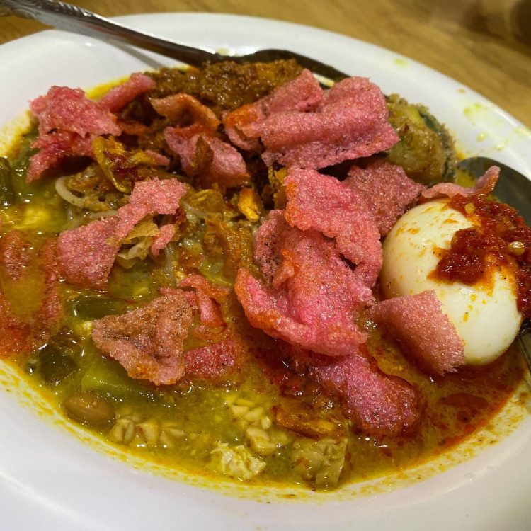 Lontong Kak Lin, 1. Kedai Durian Ucok, 2. Merdeka Walk Medan, 3. Mie Ayam Kumango, 4. Kedai Kopi Apek, 5. Tip Top Medan, 6. Bihun Asie Kumango, 7. Mie Sop Methodist, 8. Kari Bihun Tabona, 9. Wajir Seafood, 10. Sate Memeng H. Muhammad Saimin, 11. Lontong Kak Lin, 12. Teh Susu Telur (TST) Pak Haji, 13. Rumah Makan Sipirok Medan, 14. Mie Aceh Titi Bobrok Medan, 15. RM Soto Sinar Pagi, 16. Jalan Semarang, 17. Johor Seafood, 18. Martabak Yurich, 19. Kuliner Pagaruyung, 20. Bakmi Hock Seng, 21. Rujak Kolam Takana Juo, 22. Bakmi Shanghai, 23. Kari Bihun Tabona, 24. Martabak Gapa, 25. Nasi Ayam Mama Koki, 26. Murni Martabak Piring, 27. Kesawan Square