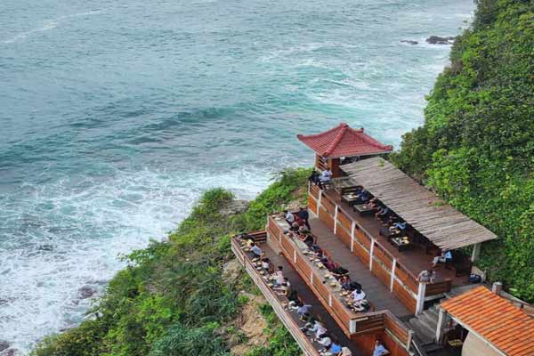 Menikmati Pemandangan Alam, Alamat dan Rute Menuju Lokasi, Harga Tiket Masuk Puncak Segoro, Jam Operasional Puncak Segoro, Fasilitas Penunjang Liburan, Hal Menarik dari Puncak Segoro yang Bikin Meleleh, Aktivitas Seru di Puncak Segoro, Tips Liburan