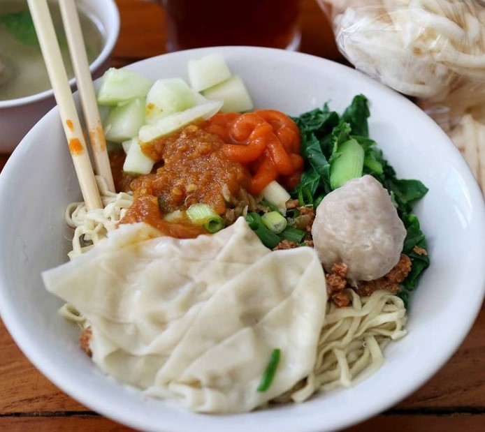 Mi Bandung GG Belakang Pak Min via Instagram.com @kakilimasemarang, 1. Mie ayam 99, 2. Mie Ayam Rumput, 3. Mie Ayam Pak Joko, 4. Mie Ayam Happy, 5. Mie Ayam Haris, 6. Mie Ayam Pak Min, 7. Mie Ayam Srikandi, 8. Bakso Mie Ayam Pak Hadi Putra, 9. Mie Ayam Obat Lapar, 10. Bakso dan Mie Ayam Mas No, 11. Bakso So’un dan Mi Ayam Sompok 21, 12. Mi Bandung GG Belakang Pak Min, 13. Mie Ayam Cakar Bakso Pak Joko, 14. Bakmi Ayam Jakarta Gajah Jaya, 15. Mie Ayam Dan Bakso Urat Jayasari Pak Sigit, 16. Mie Ayam Ceker Sido Mampir, 17. Mie Ayam Bakso Pak Soyo Wonogiri, 18. Mie Ayam Pak Cip, 19. Mie Ayam Ceker Bang Jony, 20. Mie Ayam &amp; Bakso Mbak Yanti, 21. Mie Ayam Pak Teguh, 22. Mie Ayam AAA Ngaliyan, 23. Mie Ayam Si Jonti, 24. Mie Jakarta 69, 25. Bakmi Keriting Bangka, 26. Mie Ayam Bakso Tunggal Rasa, 27. Mie Ayam Ceker Pak Bonci, 28. Mie Ayam Ceker Bu Sum, 29. Depot Bakso Mercon dan Mie Ayam CJDW