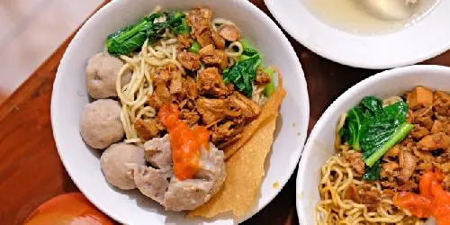Mie Ayam Bakso Podomoro via Cari Kuliner Indonesia, 1. Mie Ayam Lek Wie, 2. Mie Ayam Pak Yanto, 3. Mie Ayam Pak Kribo, 4. Mie Ayam Pangsit Pak Jo, 5. Mie Ayam Bakso Podomoro, 6. Bakso & Mie Ayam Ojo Lali, 7. Mie Ayam Bakso Ngudi Rahayu, 8. Kedai Mie Ayam Lek Wie, 9. Angkringan omah kali, 10. Kedai Mie Ayam Gading, 11. Bakmi 515, Muntilan, 12. Bakso Balungan Pak Granat, 13. Bakso Lezat, Secang Temanggung, 14. Dapure Mbok Yess, Muntilan, 15. Dewi Indah Chinese Food MTL, Semaken, 16. Kedai Kaptenku, 17. Mie Ayam Bangka Dan Mie Sapi ABC, Muntilan, 18. Ngombe Leh Borobudur, Wanurejo, 19. PS YAMIEN, 20. RM. Sari Alam, Ruko Grand Cawang, 21. Mie Ayam Jujugan, 22. Mie Ayam Pelangi, 23. Mie Ayam Alam Segar, 24. Mie Ayam Alband, 25. Mie Ayam Pak Slamet, 26. Mie Ayam Pak Rohmadi, 27. Kedai Mie Ayam Spesial “CJDW”, 28. Kedai MIKANA MAXI