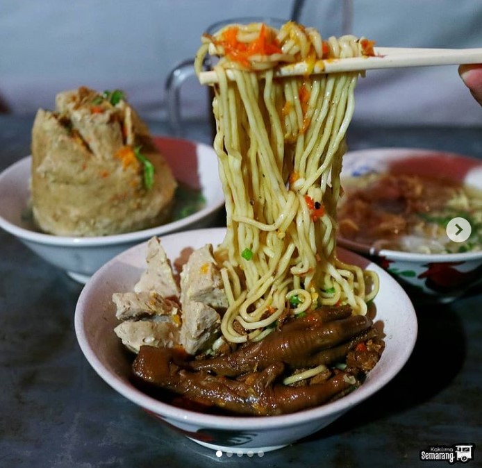 Mie Ayam Cakar Bakso Pak Joko via Instagram.com @kakilimasemarang, 1. Mie ayam 99, 2. Mie Ayam Rumput, 3. Mie Ayam Pak Joko, 4. Mie Ayam Happy, 5. Mie Ayam Haris, 6. Mie Ayam Pak Min, 7. Mie Ayam Srikandi, 8. Bakso Mie Ayam Pak Hadi Putra, 9. Mie Ayam Obat Lapar, 10. Bakso dan Mie Ayam Mas No, 11. Bakso So’un dan Mi Ayam Sompok 21, 12. Mi Bandung GG Belakang Pak Min, 13. Mie Ayam Cakar Bakso Pak Joko, 14. Bakmi Ayam Jakarta Gajah Jaya, 15. Mie Ayam Dan Bakso Urat Jayasari Pak Sigit, 16. Mie Ayam Ceker Sido Mampir, 17. Mie Ayam Bakso Pak Soyo Wonogiri, 18. Mie Ayam Pak Cip, 19. Mie Ayam Ceker Bang Jony, 20. Mie Ayam &amp; Bakso Mbak Yanti, 21. Mie Ayam Pak Teguh, 22. Mie Ayam AAA Ngaliyan, 23. Mie Ayam Si Jonti, 24. Mie Jakarta 69, 25. Bakmi Keriting Bangka, 26. Mie Ayam Bakso Tunggal Rasa, 27. Mie Ayam Ceker Pak Bonci, 28. Mie Ayam Ceker Bu Sum, 29. Depot Bakso Mercon dan Mie Ayam CJDW