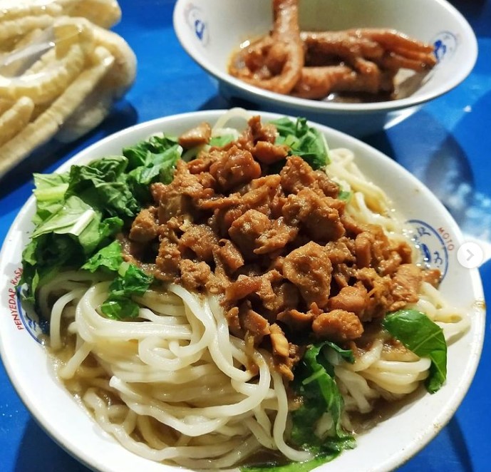 Mie Ayam Ceker Sido Mampir via Instagram.com @eatsme.id, 1. Mie ayam 99, 2. Mie Ayam Rumput, 3. Mie Ayam Pak Joko, 4. Mie Ayam Happy, 5. Mie Ayam Haris, 6. Mie Ayam Pak Min, 7. Mie Ayam Srikandi, 8. Bakso Mie Ayam Pak Hadi Putra, 9. Mie Ayam Obat Lapar, 10. Bakso dan Mie Ayam Mas No, 11. Bakso So’un dan Mi Ayam Sompok 21, 12. Mi Bandung GG Belakang Pak Min, 13. Mie Ayam Cakar Bakso Pak Joko, 14. Bakmi Ayam Jakarta Gajah Jaya, 15. Mie Ayam Dan Bakso Urat Jayasari Pak Sigit, 16. Mie Ayam Ceker Sido Mampir, 17. Mie Ayam Bakso Pak Soyo Wonogiri, 18. Mie Ayam Pak Cip, 19. Mie Ayam Ceker Bang Jony, 20. Mie Ayam &amp; Bakso Mbak Yanti, 21. Mie Ayam Pak Teguh, 22. Mie Ayam AAA Ngaliyan, 23. Mie Ayam Si Jonti, 24. Mie Jakarta 69, 25. Bakmi Keriting Bangka, 26. Mie Ayam Bakso Tunggal Rasa, 27. Mie Ayam Ceker Pak Bonci, 28. Mie Ayam Ceker Bu Sum, 29. Depot Bakso Mercon dan Mie Ayam CJDW