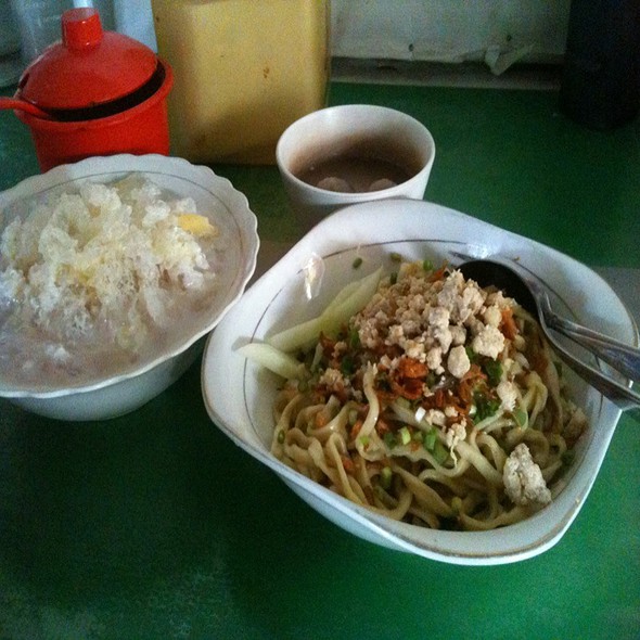 Mie Ayam Edy via Pinterest, 1. Mie Ayam Putra Solo Kota Blitar, 2. Mie Ayam Nyata Rasa Mbah Nardi, 3. Mie Ayam Edy, 4. Mie Ayam Jakarta Berkat, 5. Mie Ayam Dawet Serabi, 6. Mie Ayam P. Prapto, 7. Mie Ayam Ceker, 8. Mie Ayam Ceker Pedes Podo Tresno, 9. Mie Ayam Tek-tek, 10. Mie Ayam Putra 22, 11. Mie Ayam Revblik Kota Blitar, 12. Mie Ayam Barokah Kota Blitar, 13. Mie Ayam AVETA Kota Blitar, 14. Mie Ayam Gemini, 15. Mie Ayam Karanglo Blitar