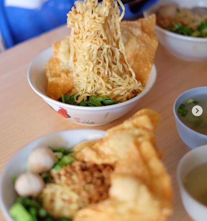 Mie Ayam Happy via Instagram.com @semarangfoodgram, 1. Mie ayam 99, 2. Mie Ayam Rumput, 3. Mie Ayam Pak Joko, 4. Mie Ayam Happy, 5. Mie Ayam Haris, 6. Mie Ayam Pak Min, 7. Mie Ayam Srikandi, 8. Bakso Mie Ayam Pak Hadi Putra, 9. Mie Ayam Obat Lapar, 10. Bakso dan Mie Ayam Mas No, 11. Bakso So’un dan Mi Ayam Sompok 21, 12. Mi Bandung GG Belakang Pak Min, 13. Mie Ayam Cakar Bakso Pak Joko, 14. Bakmi Ayam Jakarta Gajah Jaya, 15. Mie Ayam Dan Bakso Urat Jayasari Pak Sigit, 16. Mie Ayam Ceker Sido Mampir, 17. Mie Ayam Bakso Pak Soyo Wonogiri, 18. Mie Ayam Pak Cip, 19. Mie Ayam Ceker Bang Jony, 20. Mie Ayam &amp; Bakso Mbak Yanti, 21. Mie Ayam Pak Teguh, 22. Mie Ayam AAA Ngaliyan, 23. Mie Ayam Si Jonti, 24. Mie Jakarta 69, 25. Bakmi Keriting Bangka, 26. Mie Ayam Bakso Tunggal Rasa, 27. Mie Ayam Ceker Pak Bonci, 28. Mie Ayam Ceker Bu Sum, 29. Depot Bakso Mercon dan Mie Ayam CJDW