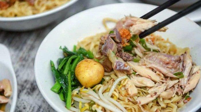 Mie Ayam Kumango via Tribun Travel, 1. Kedai Durian Ucok, 2. Merdeka Walk Medan, 3. Mie Ayam Kumango, 4. Kedai Kopi Apek, 5. Tip Top Medan, 6. Bihun Asie Kumango, 7. Mie Sop Methodist, 8. Kari Bihun Tabona, 9. Wajir Seafood, 10. Sate Memeng H. Muhammad Saimin, 11. Lontong Kak Lin, 12. Teh Susu Telur (TST) Pak Haji, 13. Rumah Makan Sipirok Medan, 14. Mie Aceh Titi Bobrok Medan, 15. RM Soto Sinar Pagi, 16. Jalan Semarang, 17. Johor Seafood, 18. Martabak Yurich, 19. Kuliner Pagaruyung, 20. Bakmi Hock Seng, 21. Rujak Kolam Takana Juo, 22. Bakmi Shanghai, 23. Kari Bihun Tabona, 24. Martabak Gapa, 25. Nasi Ayam Mama Koki, 26. Murni Martabak Piring, 27. Kesawan Square