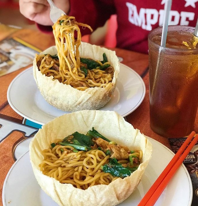 Mie Ayam Pak Joko, 1. Mie ayam 99, 2. Mie Ayam Rumput, 3. Mie Ayam Pak Joko, 4. Mie Ayam Happy, 5. Mie Ayam Haris, 6. Mie Ayam Pak Min, 7. Mie Ayam Srikandi, 8. Bakso Mie Ayam Pak Hadi Putra, 9. Mie Ayam Obat Lapar, 10. Bakso dan Mie Ayam Mas No, 11. Bakso So’un dan Mi Ayam Sompok 21, 12. Mi Bandung GG Belakang Pak Min, 13. Mie Ayam Cakar Bakso Pak Joko, 14. Bakmi Ayam Jakarta Gajah Jaya, 15. Mie Ayam Dan Bakso Urat Jayasari Pak Sigit, 16. Mie Ayam Ceker Sido Mampir, 17. Mie Ayam Bakso Pak Soyo Wonogiri, 18. Mie Ayam Pak Cip, 19. Mie Ayam Ceker Bang Jony, 20. Mie Ayam &amp; Bakso Mbak Yanti, 21. Mie Ayam Pak Teguh, 22. Mie Ayam AAA Ngaliyan, 23. Mie Ayam Si Jonti, 24. Mie Jakarta 69, 25. Bakmi Keriting Bangka, 26. Mie Ayam Bakso Tunggal Rasa, 27. Mie Ayam Ceker Pak Bonci, 28. Mie Ayam Ceker Bu Sum, 29. Depot Bakso Mercon dan Mie Ayam CJDW